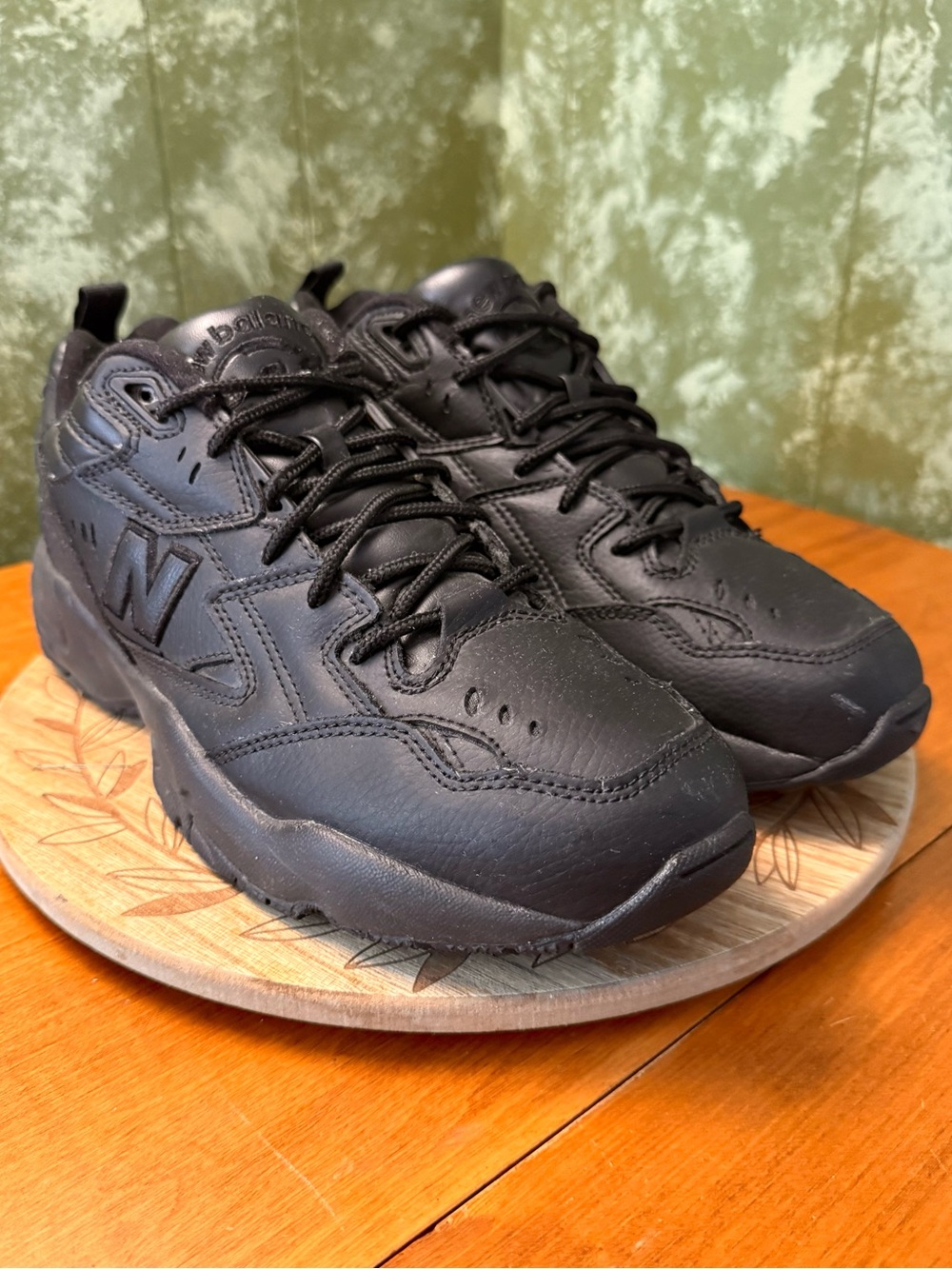 New Balance Men's Black Low-Top Leather Sneakers Size 10